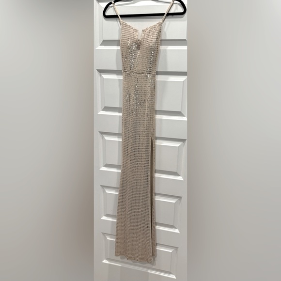 STUNNING EVENING DRESS. Champagne and Sparkles, excellent condition. Size 7 - Picture 2 of 9